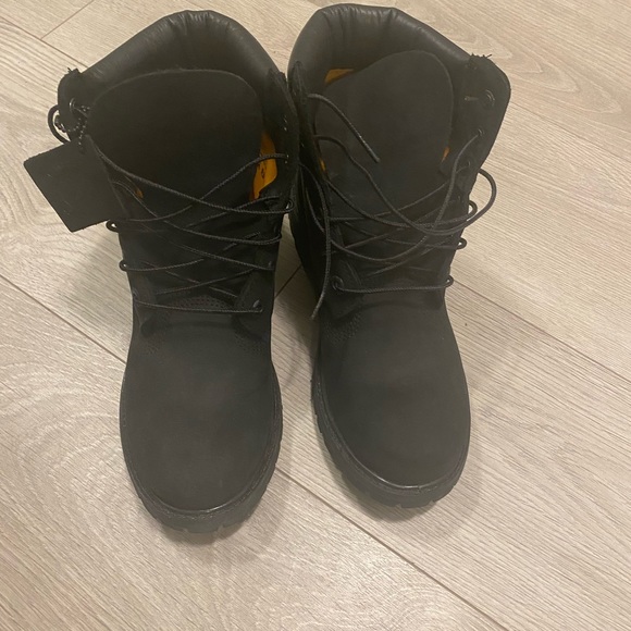 Selling this shoes brand new doesn’t fit anymore. - Picture 2 of 5